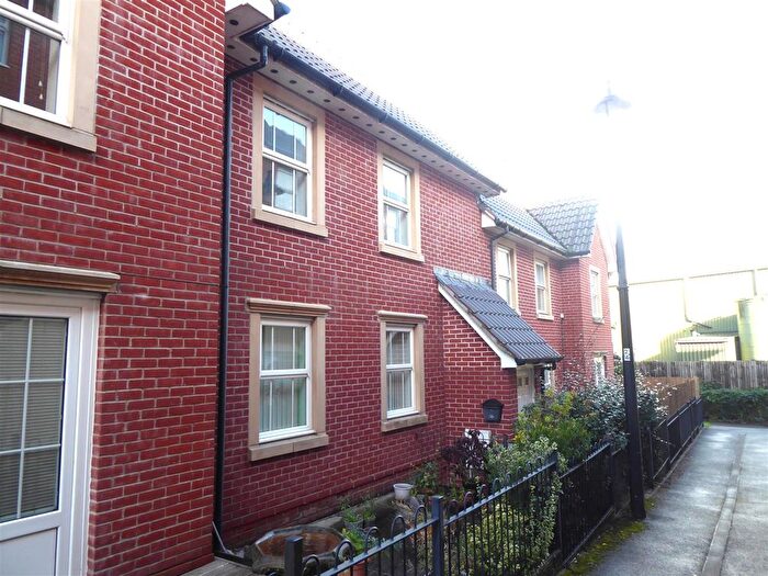 2 Bedroom Flat To Rent In Drovers, Sturminster Newton, DT10