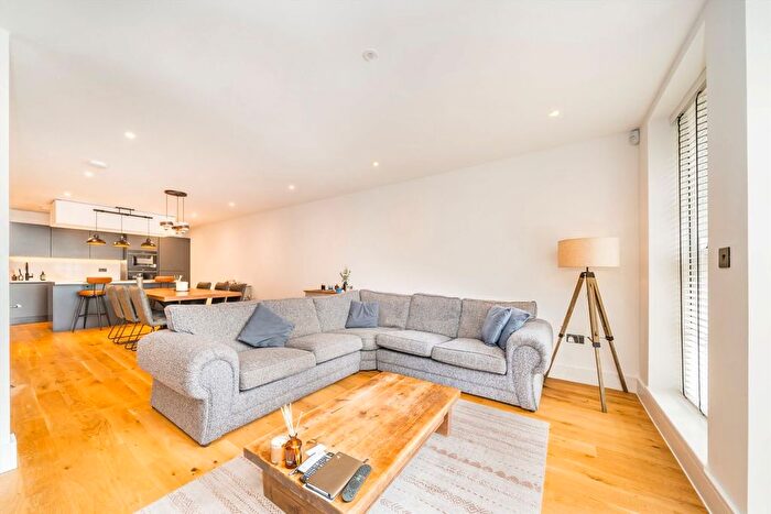 2 Bedroom Flat For Sale In Lower Richmond Road, Putney, SW15