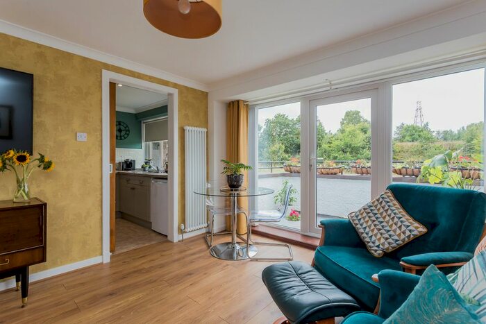 2 Bedroom Flat For Sale In Lachlan Crescent, Erskine, PA8