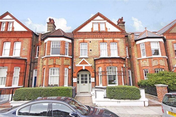 1 Bedroom Flat To Rent In Lavender Gardens, Clapham Junction, SW11