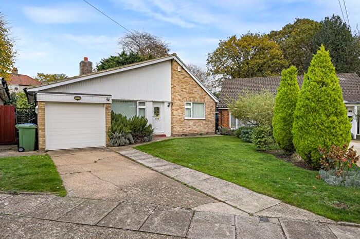 3 Bedroom Bungalow For Sale In Venture Close, Bexley, DA5