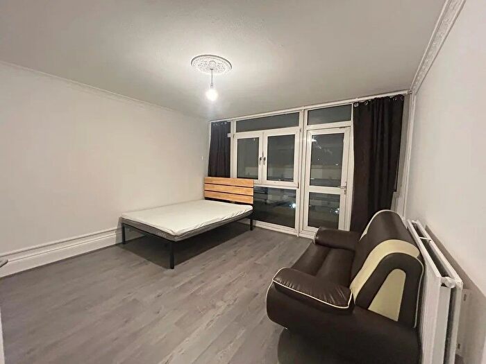 2 Bedroom Flat To Rent In Farthing Fields, London, E1W
