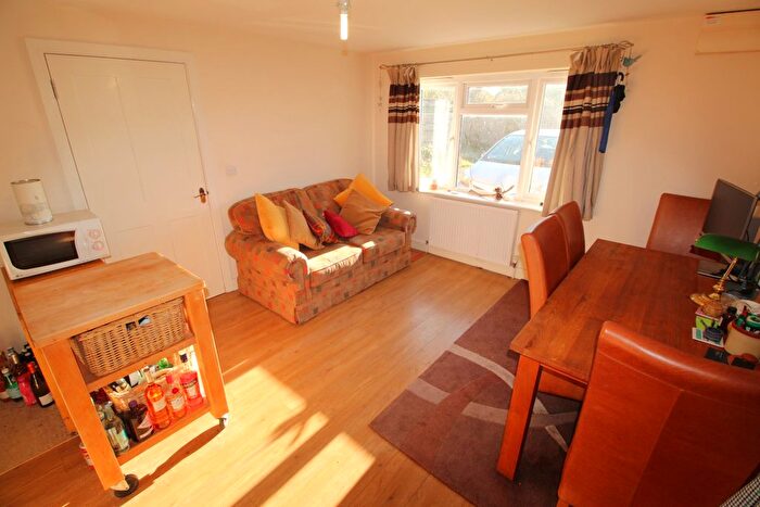 1 Bedroom Flat To Rent In Cobbett Road, Guildford, GU2