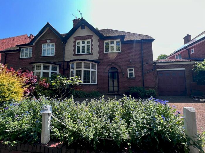 4 Bedroom Semi-Detached House To Rent In Cotton Lane, Moseley, Birmingham, B13