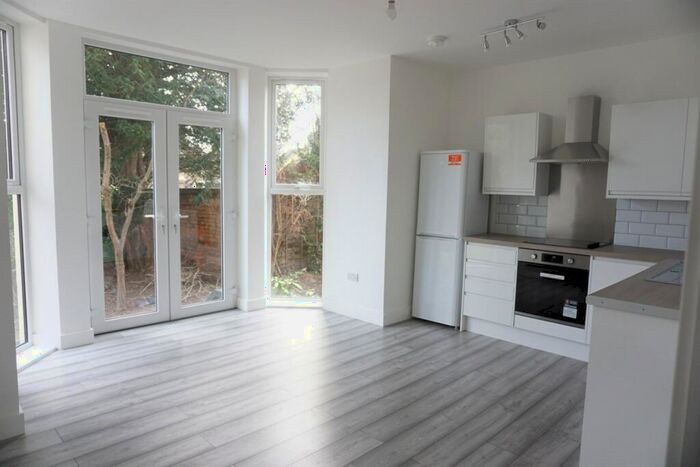 2 Bedroom Apartment To Rent In Third Avenue, NG7