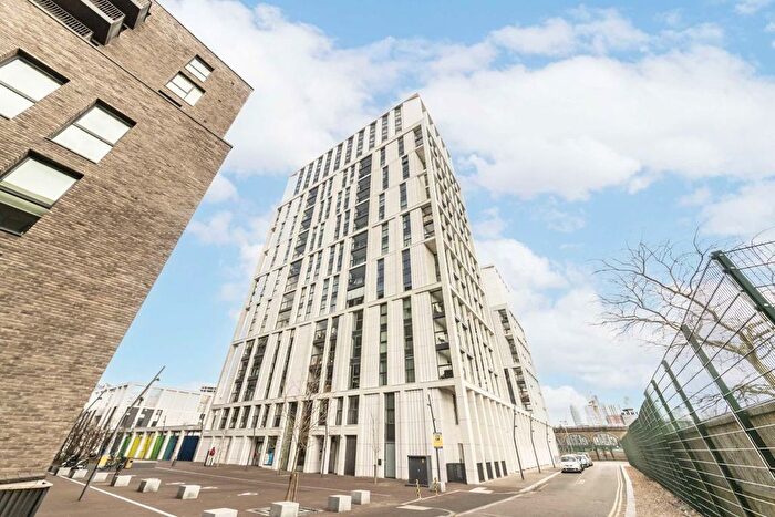 1 Bedroom Flat To Rent In St. Josephs Street, London, SW8