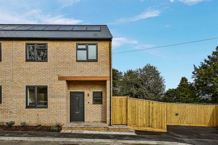 3 Bedroom Semi-Detached House To Rent In The Mint, Frome, BA11