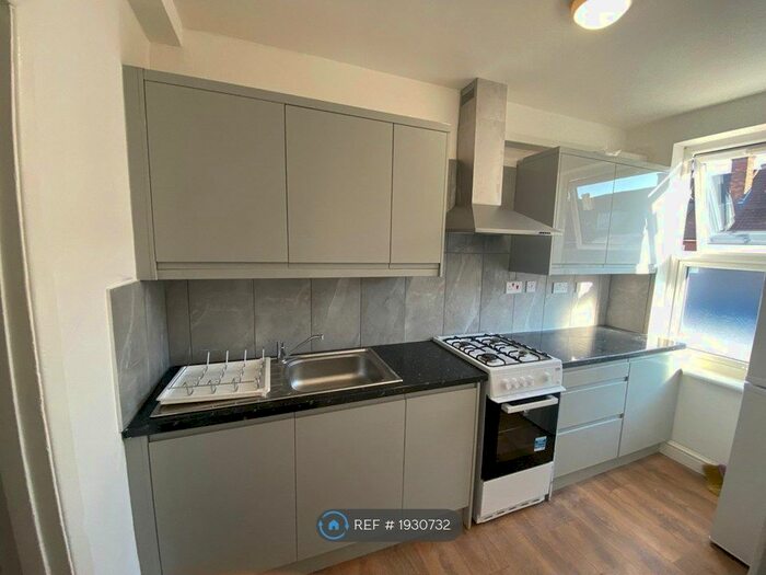 1 Bedroom Flat To Rent In Green Lane, Dagenham, RM8