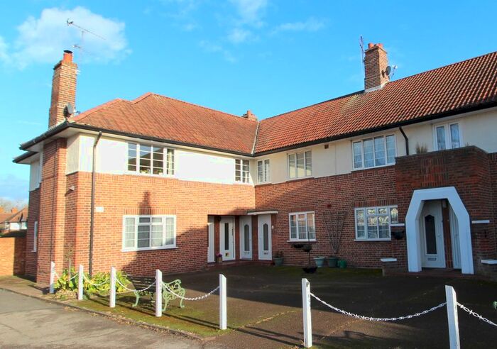2 Bedroom Maisonette To Rent In Greenview Court, Ashford, TW15