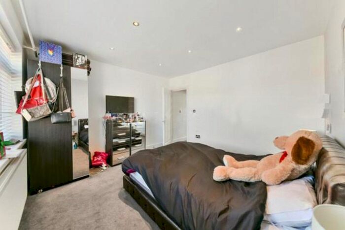 4 Bedroom End Of Terrace House To Rent In Fisher Street, Canningtown, E16
