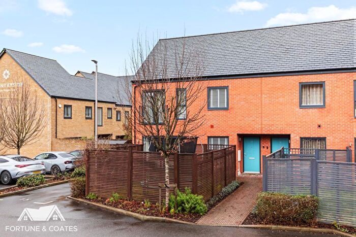 3 Bedroom Semi Detached House For Sale In North Square, Newhall, Harlow, CM17