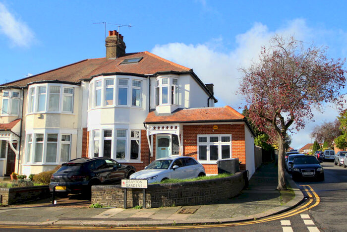 4 Bedroom Semi-Detached House To Rent In Drayton Gardens, N21