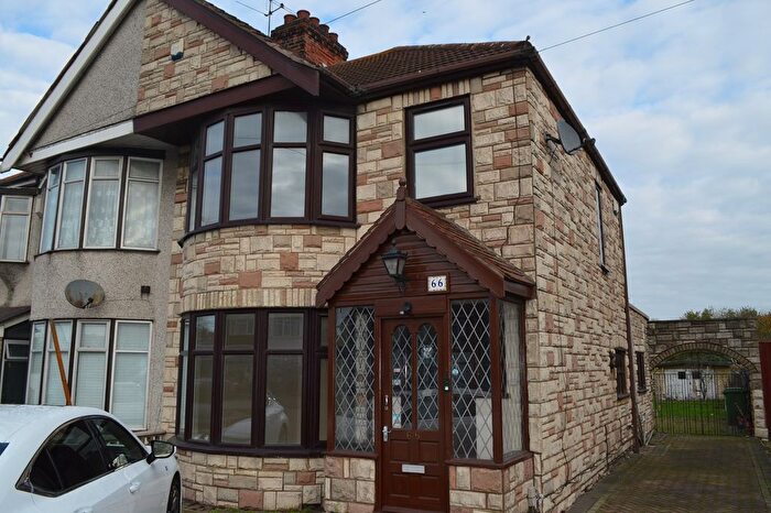 3 Bedroom Semi-Detached House To Rent In Rainham Road, Rainham, RM13