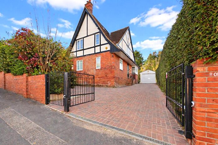 4 Bedroom Detached House For Sale In Weald Rise, Tilehurst, Reading, Berkshire, RG30