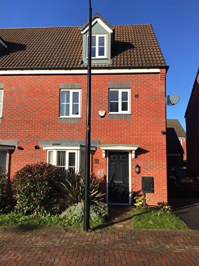 4 Bedroom Semi-Detached House To Rent In Sandpit Drive, Leicester, LE4