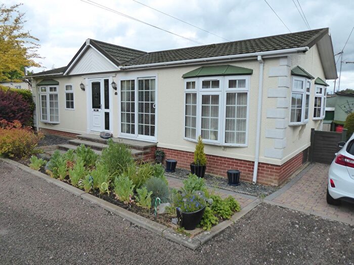2 Bedroom Park Home For Sale In Heyford Leys Park, Upper Heyford, Nr Bicester, OX25