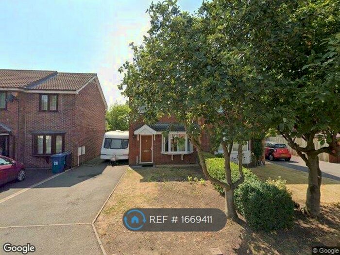 3 Bedroom Semi-Detached House To Rent In Surrey Drive, Fazeley, B78