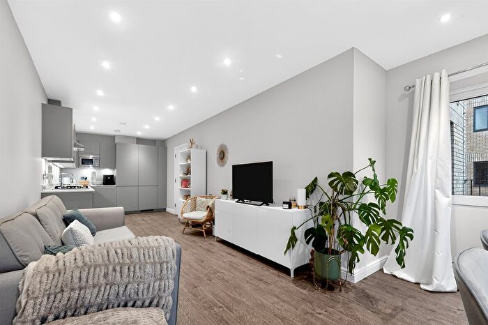 1 Bedroom Flat For Sale In Ravenscar Road, Surbiton, KT6