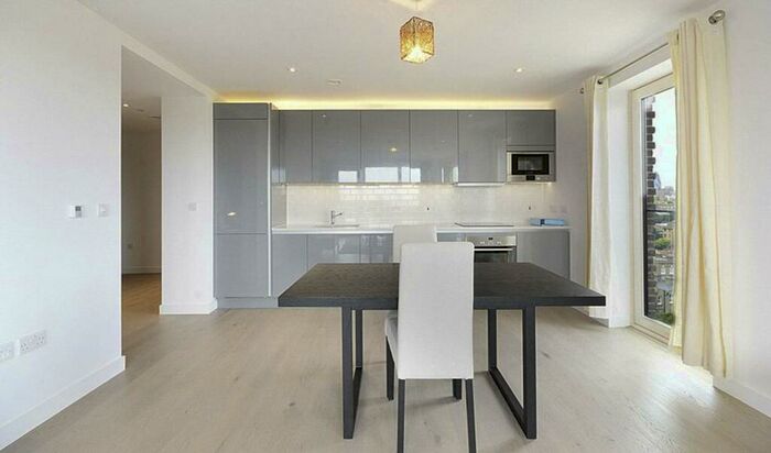 2 Bedroom Flat To Rent In Rodney Road, Elephant And Castle, London, SE17