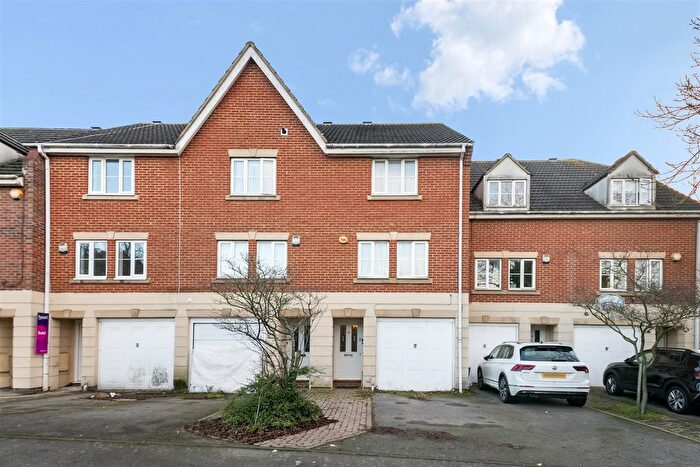 3 Bedroom Town House For Sale In Rose Park Close, Hayes, UB4