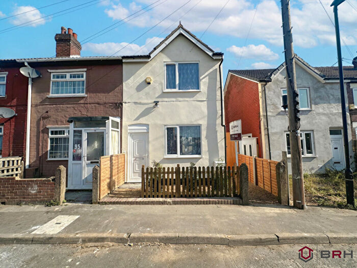 3 Bedroom End Of Terrace House For Sale In Staveley Street, Doncaster, DN12