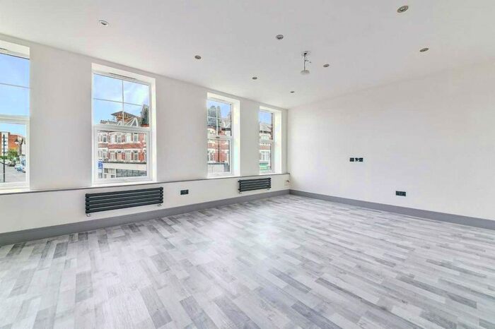 1 Bedroom Flat To Rent In Woodcote Road, Wallington, SM6