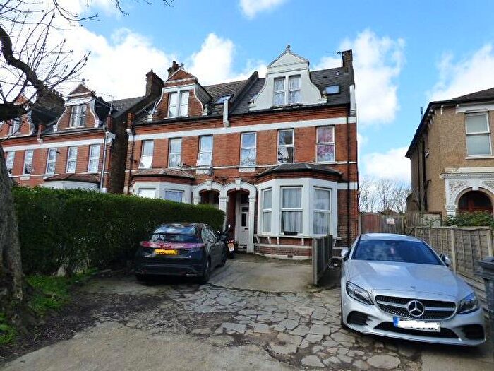 Studio To Rent In Green Lanes, Palmers Green, N13