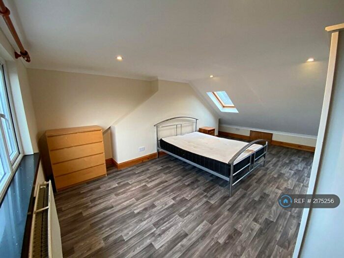 3 Bedroom Flat To Rent In Eastcombe Avenue, London, SE7