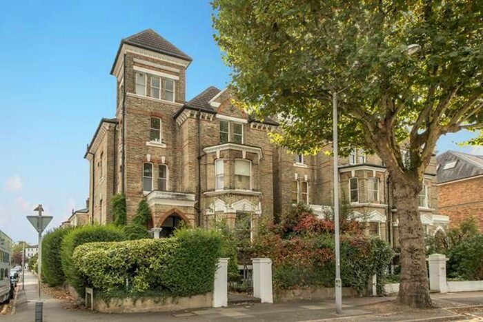 Studio To Rent In Surbiton, Surrey, KT6