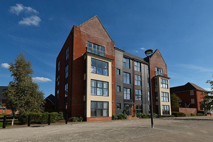 2 Bedroom Flat For Sale In Cubitt House, Waterman Way, Wouldham, ME1