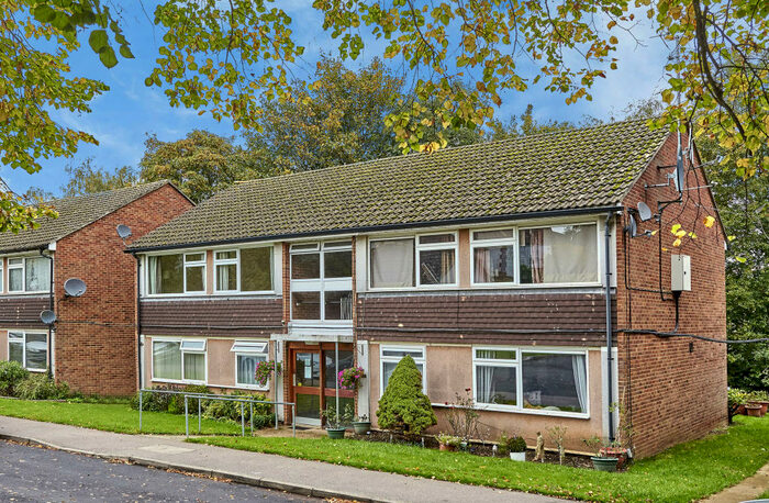 1 Bedroom Apartment To Rent In Beeching Close, Harpenden, Herts, AL5