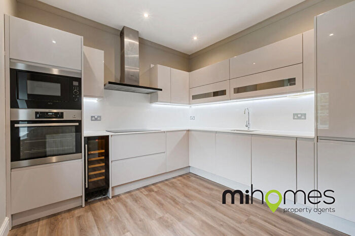 2 Bedroom Apartment To Rent In Sandalwood Close, Barnet, EN5
