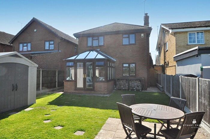 3 Bedroom Detached House For Sale In Little Wakering Road, Little Wakering, SS3