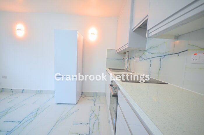 3 Bedroom Flat To Rent In Cranbrook Road, IG6