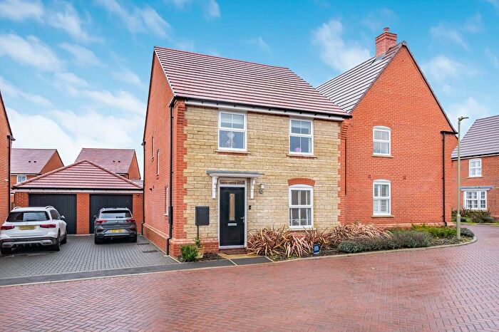4 Bedroom Detached House For Sale In Cotel Close, Benson, OX10