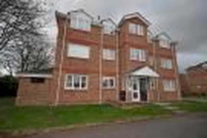 2 Bedroom Flat To Rent In Sherborne Road, Farnborough, GU14