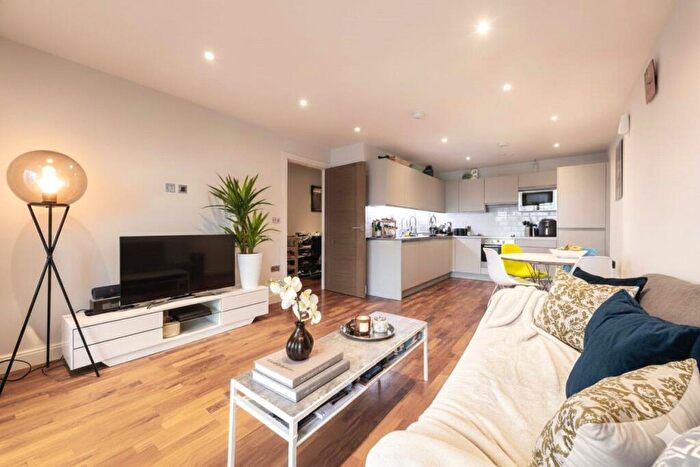 2 Bedroom Flat To Rent In Holman Road, London, SW11