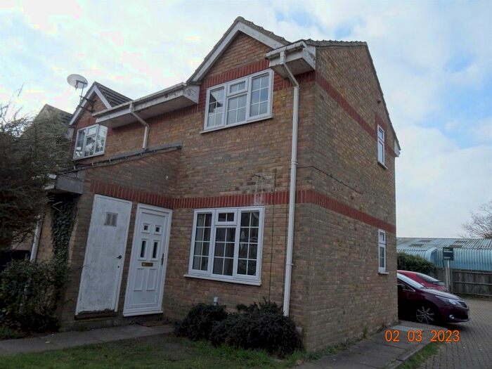 1 Bedroom End Of Terrace House To Rent In Windmill Road, Hampton Hill, Hampton, TW12