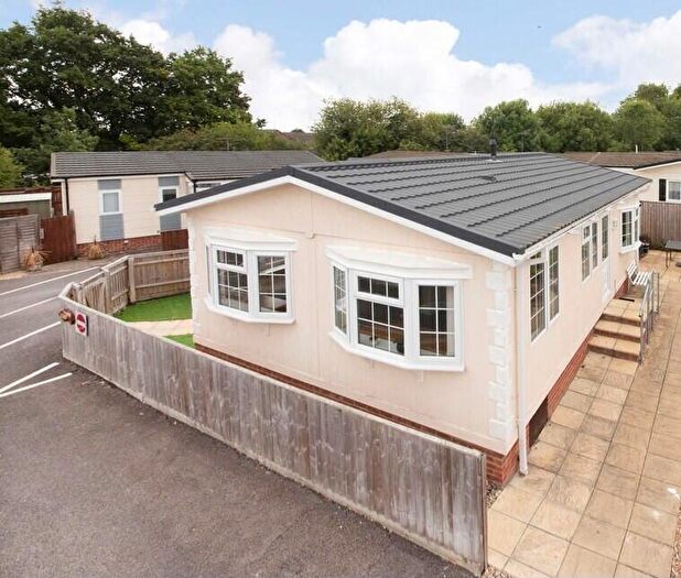 2 Bedroom Detached House For Sale In Thames Court, Didcot, Oxfordshire, OX11