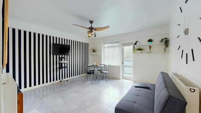 1 Bedroom Flat To Rent In Bethwin Road, London, SE5