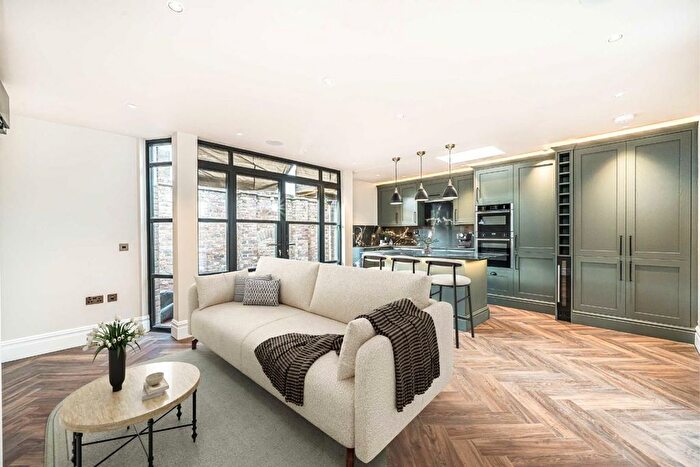 2 Bedroom Property For Sale In High Street, Ferry Quays, TW8