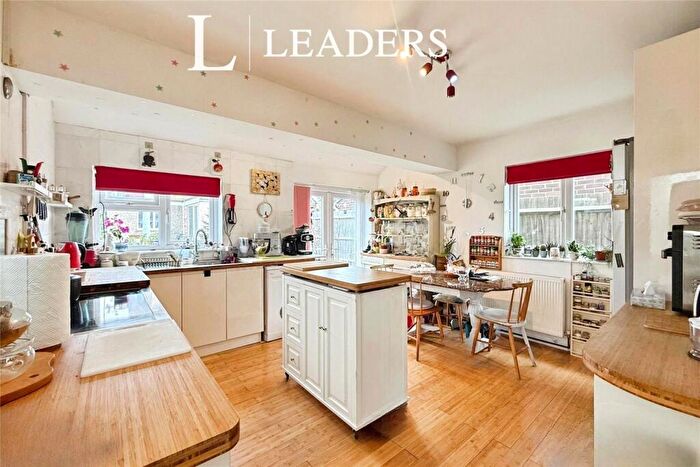 2 Bedroom Detached House For Sale In Brockhurst Road, Gosport, Hampshire, PO12