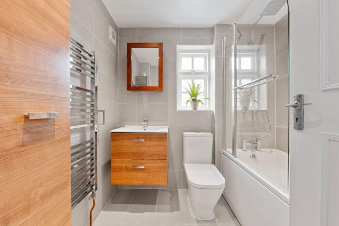 3 Bedroom Cottage For Sale In Railway Terrace, Westerham, Kent, TN16