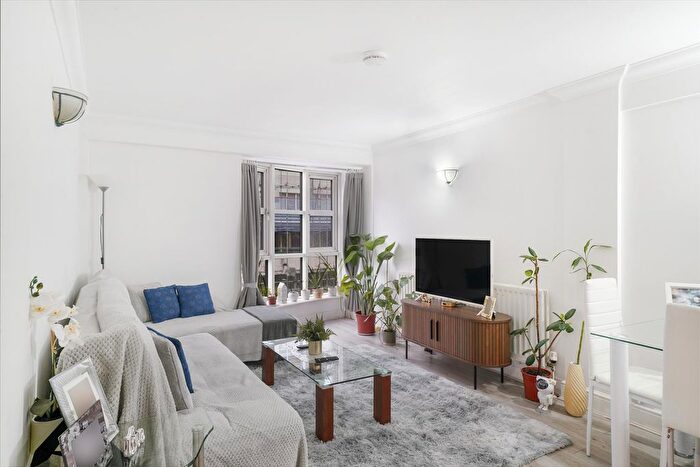 2 Bedroom Flat For Sale In Lisson Grove, London, NW8