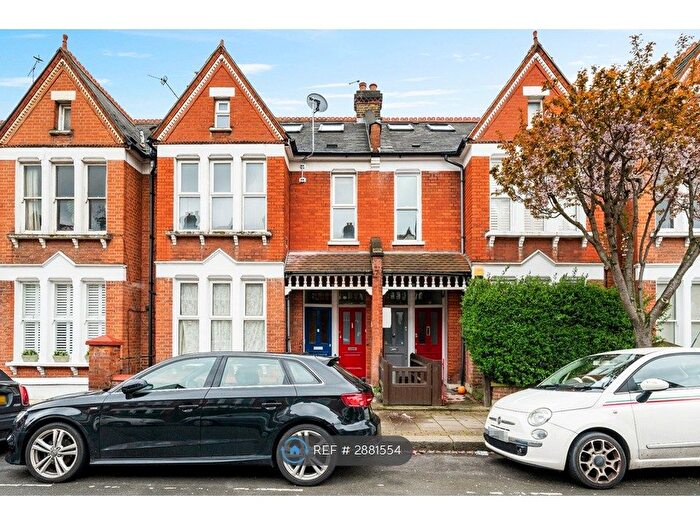 4 Bedroom Flat To Rent In Yukon Road, London, SW12