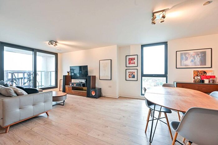 3 Bedroom Flat For Sale In Rotherhithe New Road, Bermondsey, London, SE16