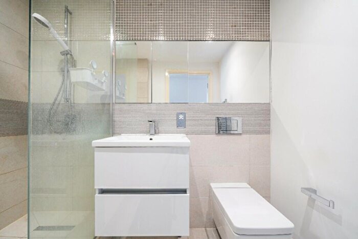 2 Bedroom Apartment To Rent In Whiting Way, London, SE16