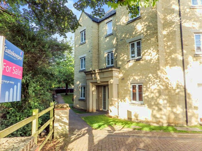 2 Bedroom Flat To Rent In Bathing Place Court, Witney, Oxfordshire, OX28