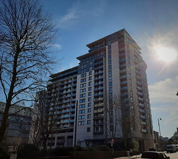 1 Bedroom Flat To Rent In Centenary Plaza, Holiday Street, Birmingham, B1