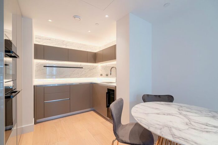 2 Bedroom Flat To Rent In White City Living, Parkside Apartments, Cascade Way, White City, W12